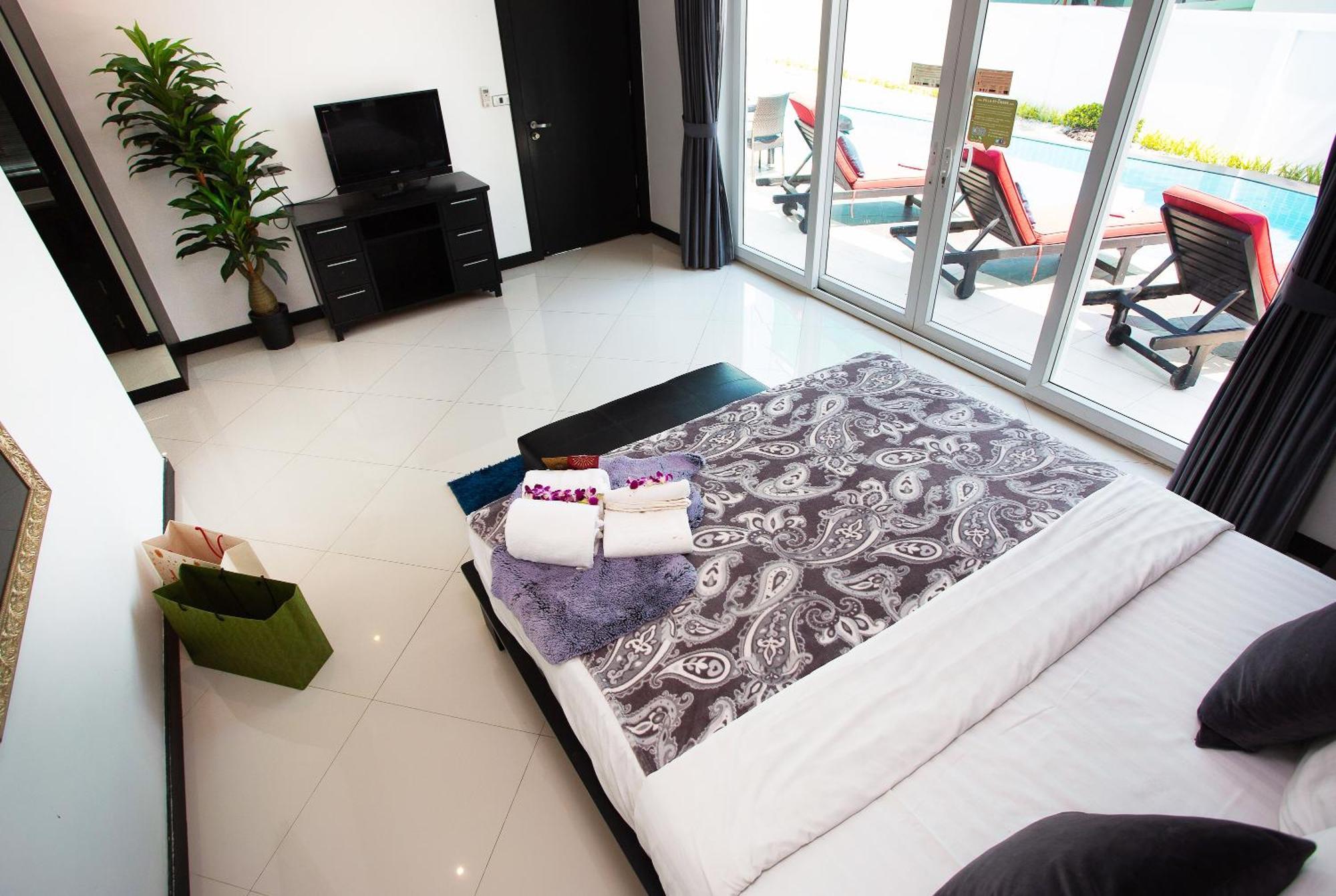Grand Party Pool Villa Джомтиен Бийч Стая снимка